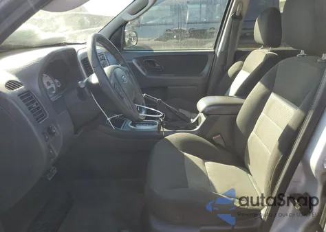 2006 Ford Escape Xlt from USA, damaged, VIN 1FMYU03167KA60693